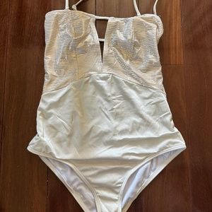 Women’s low back One Piece with removable and adjustable straps
